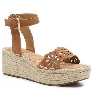 Crown Vintage Fentisa Leather and Espadrille Platform
Tan Wedge Sandals size 8